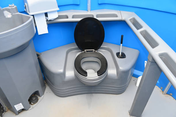 Porta potty delivery and setup in La Plata, MO